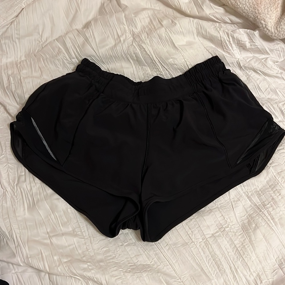 Lululemon black hotty hot shorts 2.5”